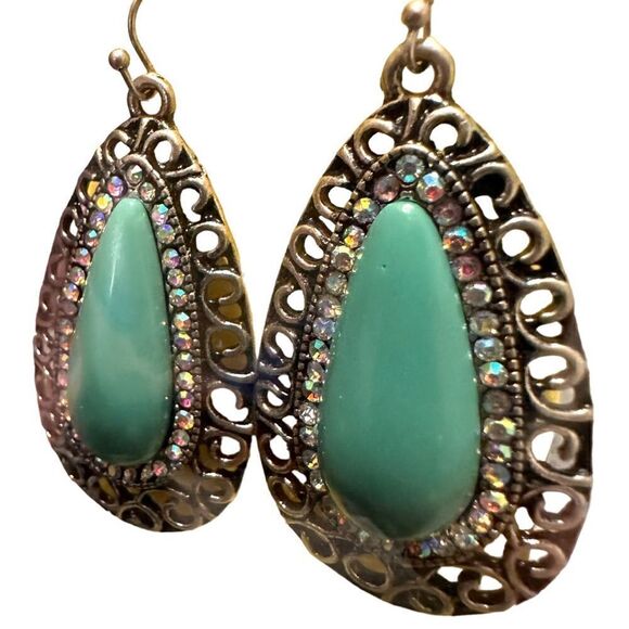 Elegant Man-Made Mint crystals
Filigree Earring,NWT - Picture 11 of 13